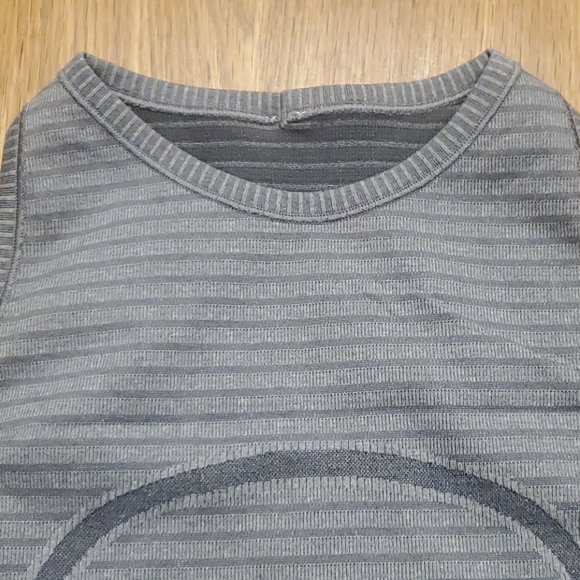 Lululemon athletic top - Picture 2 of 4